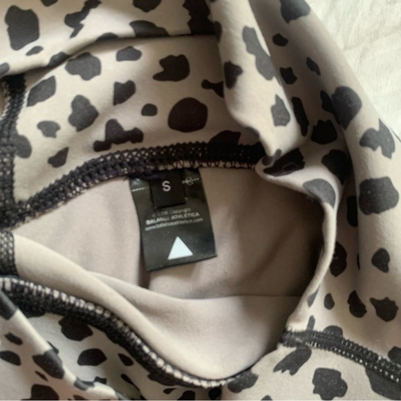 Balance Athletica/ Vitality Ascend Pant Kingdom Collection Snow Leopard Small - Picture 8 of 8